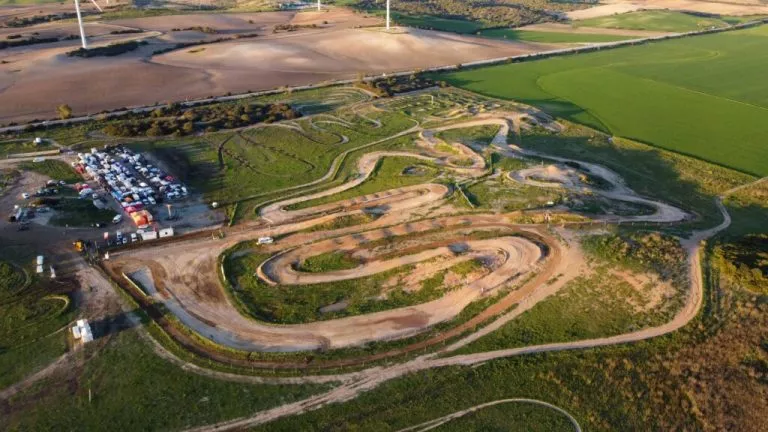 El MOTOCROSS ANDALUZ 2025 ARRANCA EN CHICLANA CON MÁS EMOCIÓN QUE NUNCA – FAM