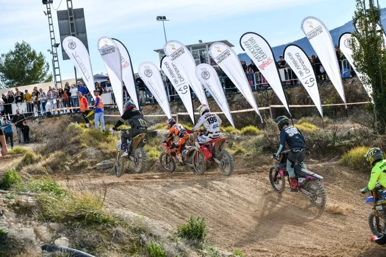 El Motocross de Albaida da el pistoletazo de salida al autonómico valenciano de manera espectacular