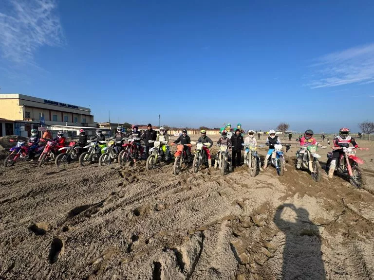El 2025 del Talenti Azzurri Enduro FMI comienza en la arena