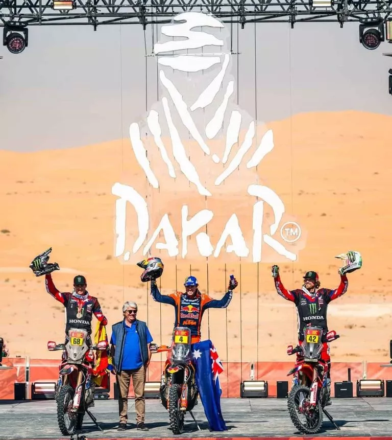 Tosha Schareina, segundo en el Dakar 2025