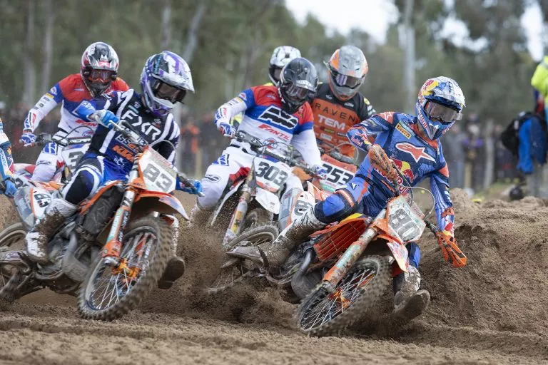 Los hermanos Coenen triunfan en L’Alguer. Oriol Oliver tercero detrás de Gajser